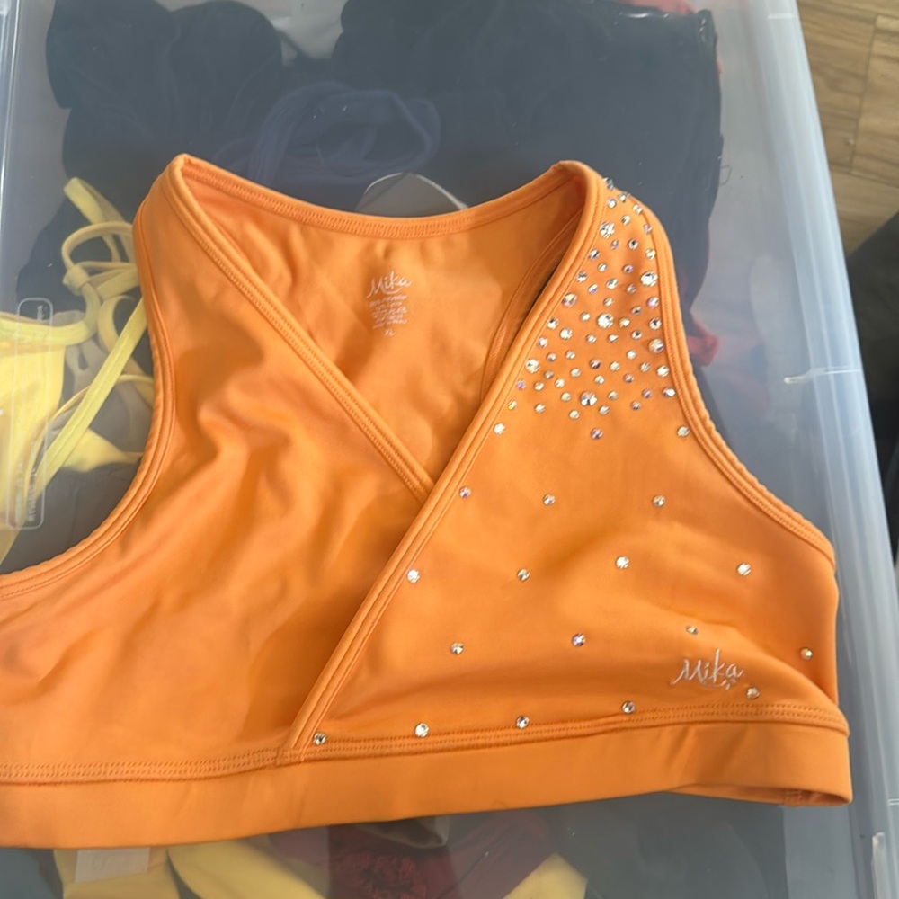 Mika yoga top